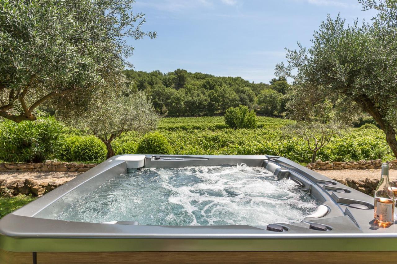 Bed and Breakfast Domaine Les Roullets Oppède Exterior foto